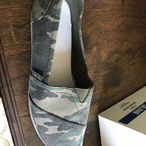 Sketchers Memory Form Camo Style Flats/Loafers Sz